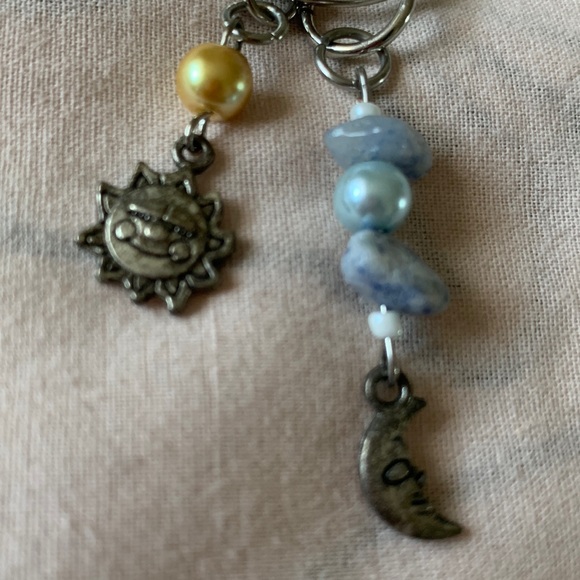 Vintage inspired sun and moon keychain - Picture 2 of 4